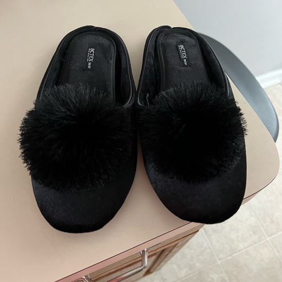 Botex Shoes - Black Velvet Women’s Pom Pom Slippers